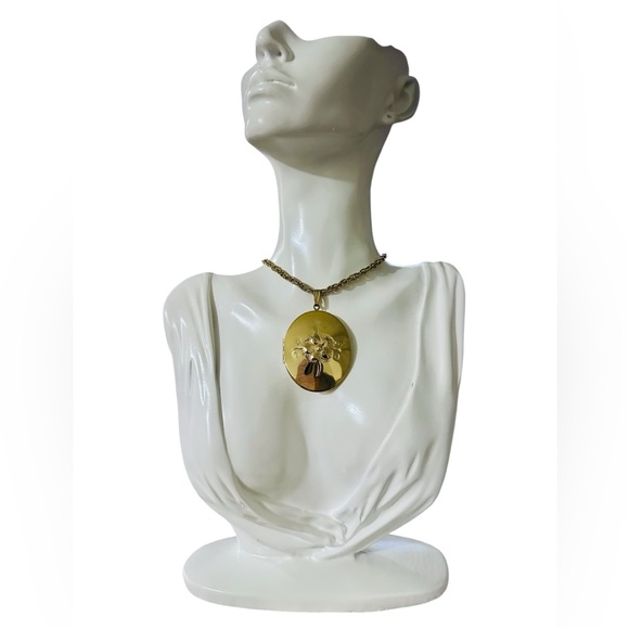 44-25 Preloved Vintage Victorian Floral Gold Locket Necklace - Picture 1 of 4